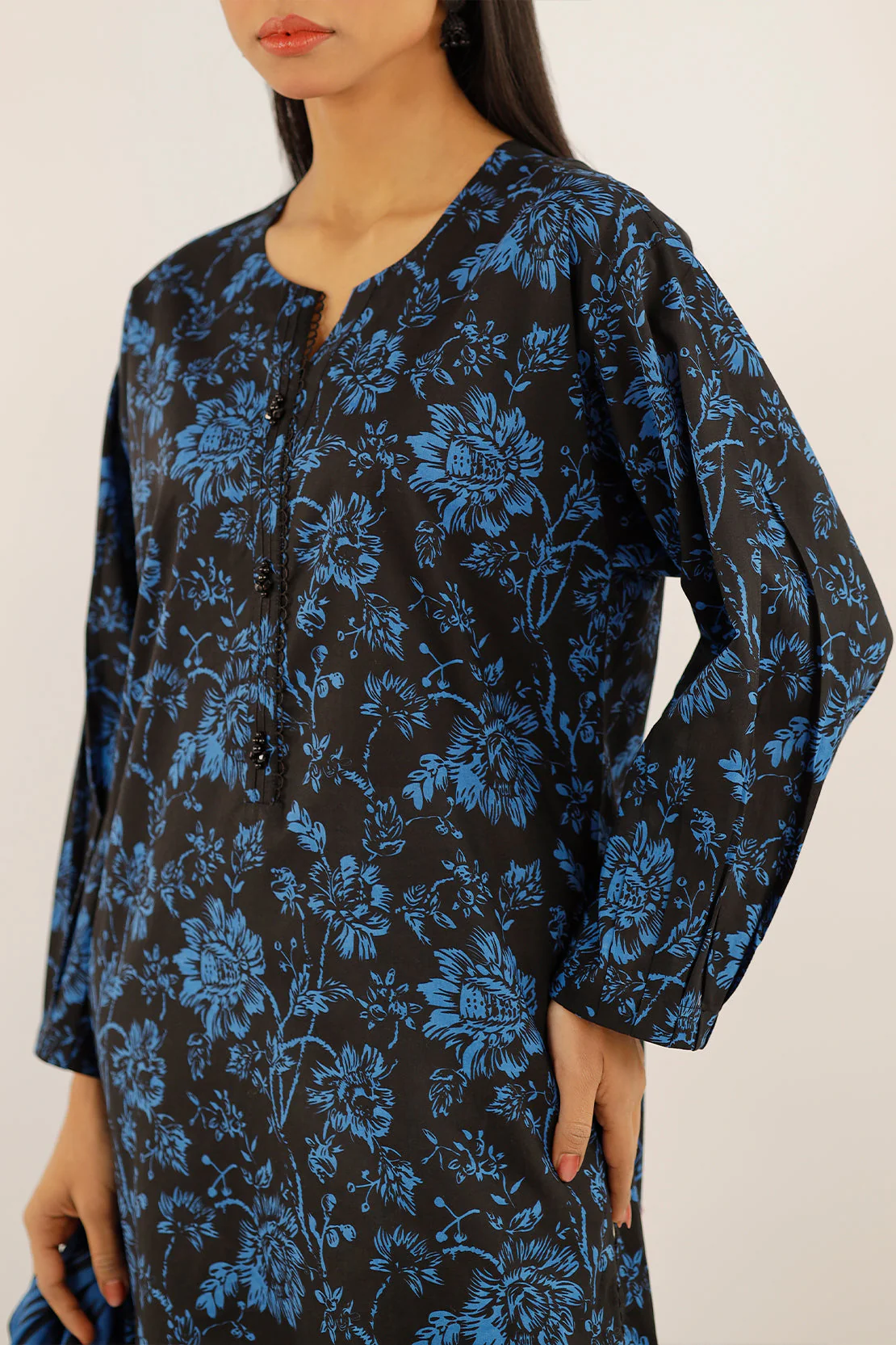 Unstitched Printed Lawn 3 Piece - Image 3