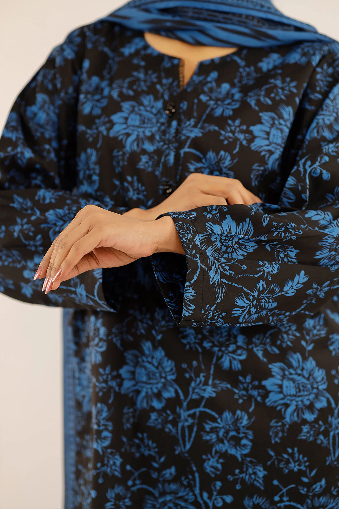 Unstitched Printed Lawn 3 Piece - Image 5
