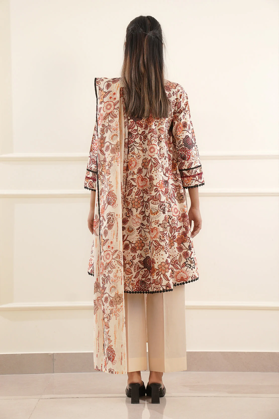 Unstitched Printed Lawn 3 Piece - Image 4