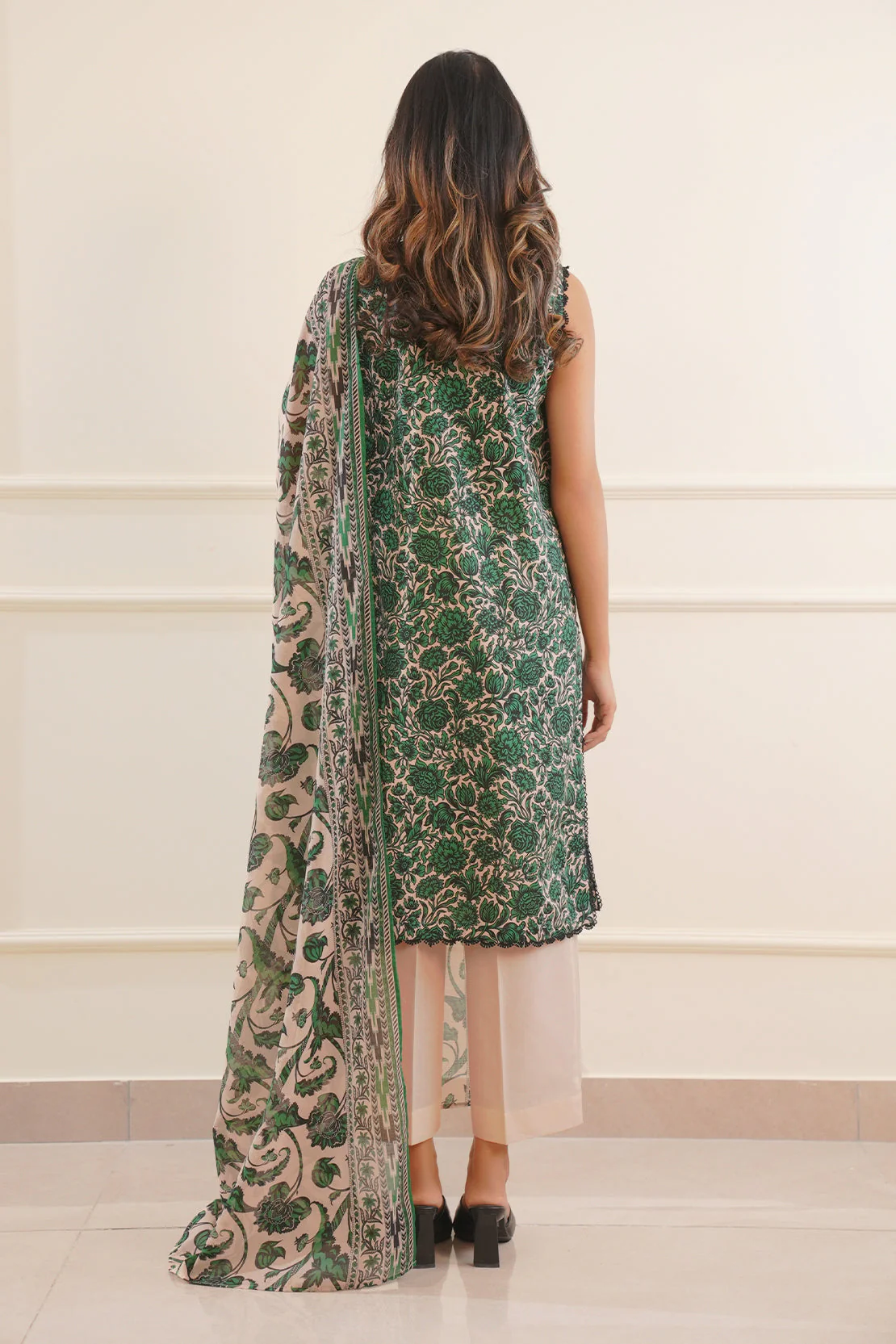 Unstitched Printed Lawn 3 Piece - Image 5