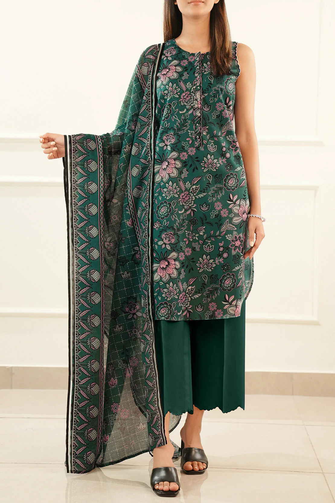 Unstitched Printed Lawn 3 Piece - Image 3