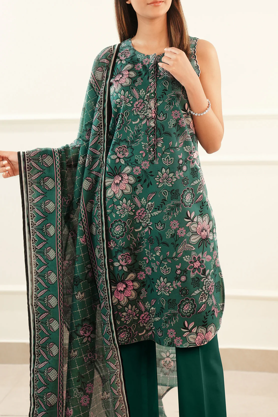 Unstitched Printed Lawn 3 Piece - Image 4