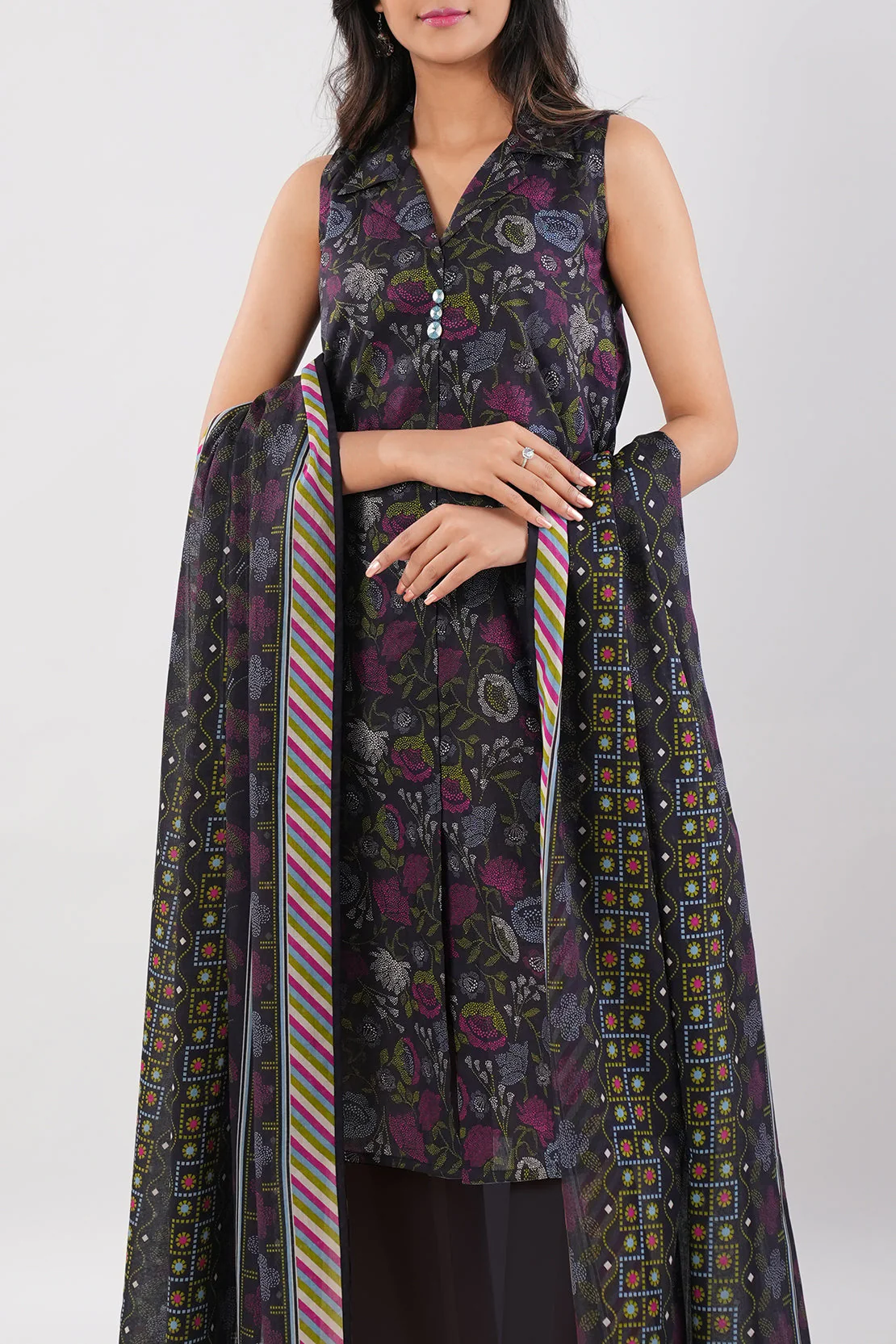 Unstitched Printed Lawn 3 Piece - Image 4