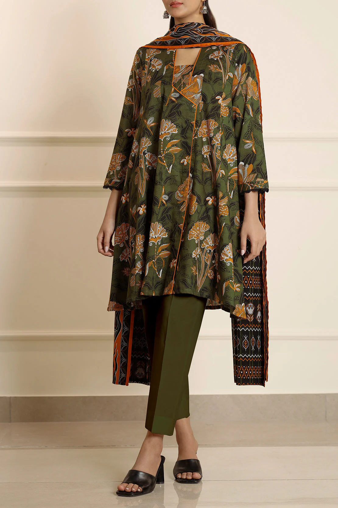 Unstitched Printed Lawn 3 Piece - Image 4