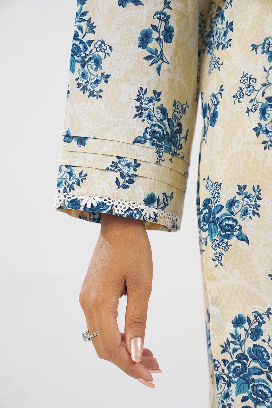 Unstitched Printed Lawn 3 Piece - Image 7