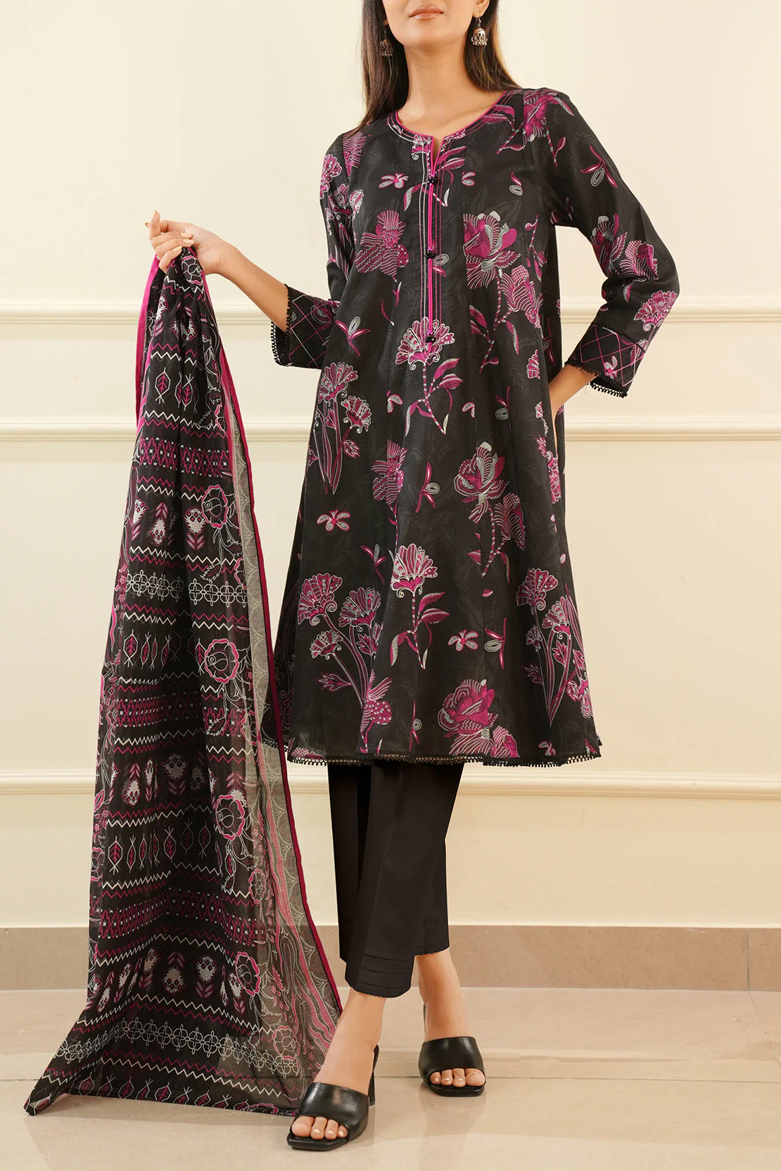 Unstitched Printed Lawn 3 Piece - Image 3