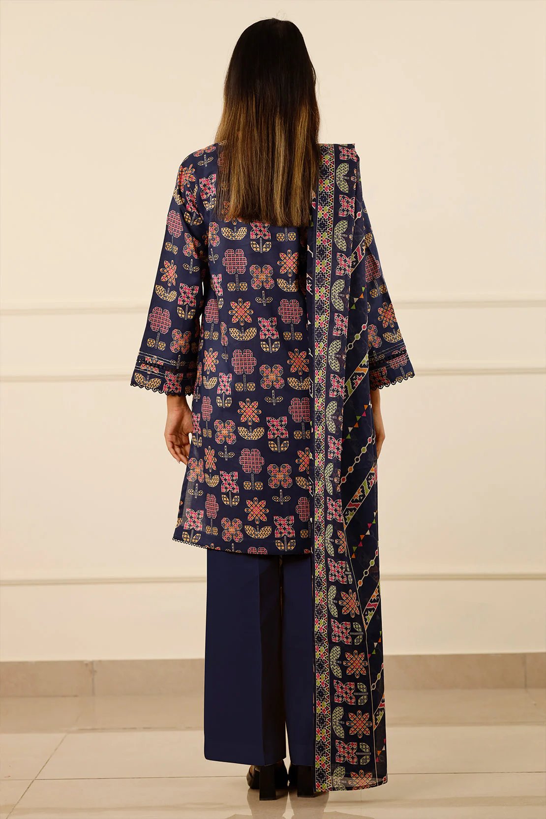 Unstitched Printed Lawn 3 Piece - Image 4