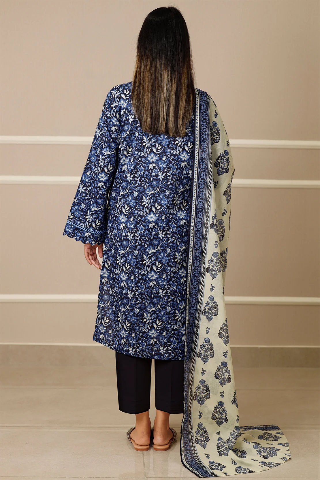 Unstitched Printed Lawn 3 Piece - Image 4