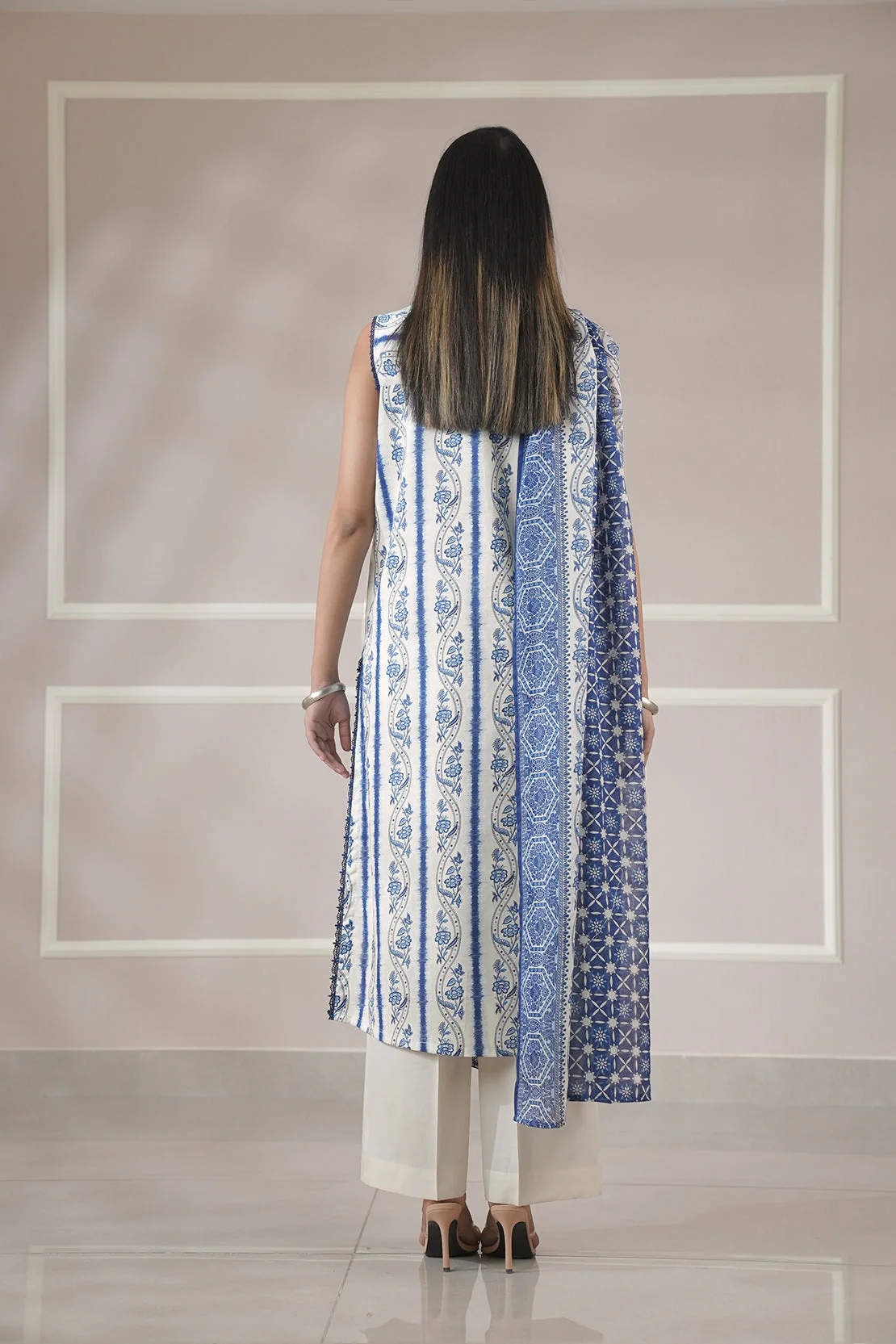 Unstitched Printed Lawn 3 Piece - Image 5
