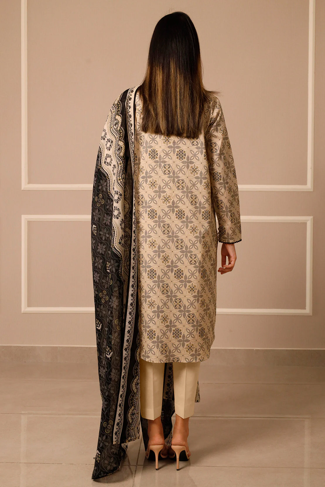 Unstitched Printed Lawn 3 Piece - Image 4