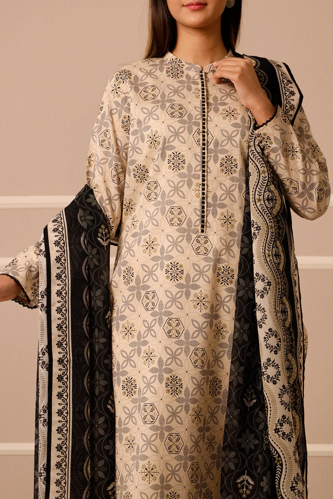 Unstitched Printed Lawn 3 Piece - Image 5