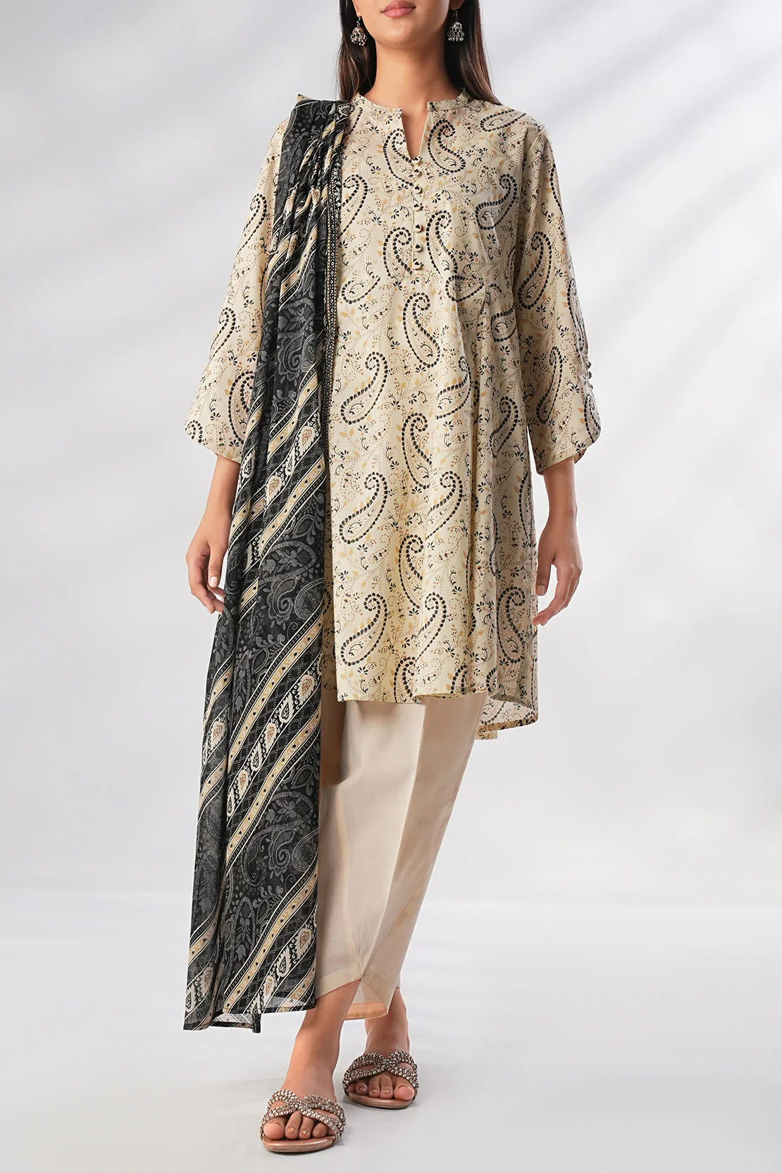Unstitched Printed Lawn 3 Piece - Image 4