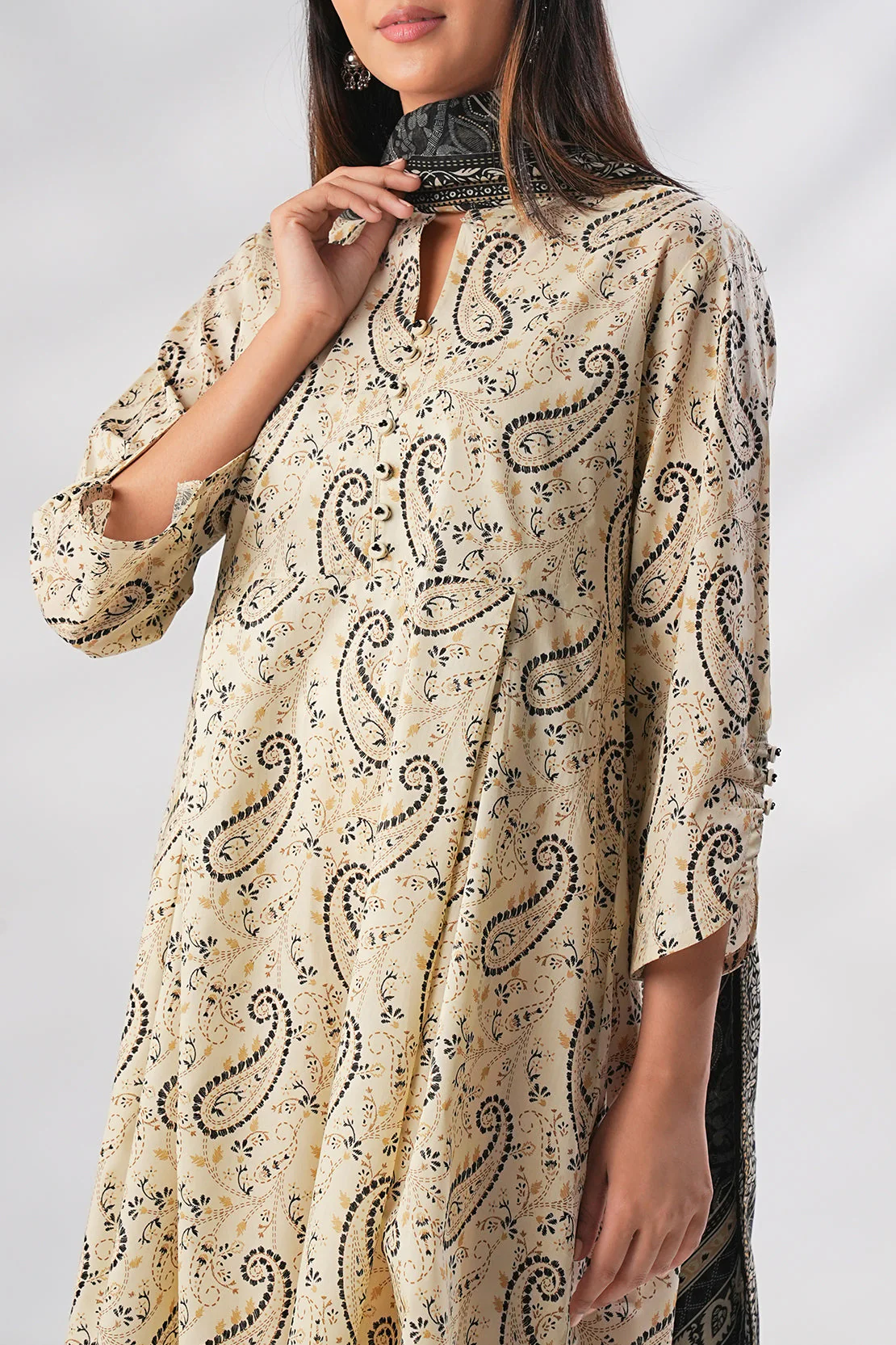 Unstitched Printed Lawn 3 Piece - Image 7