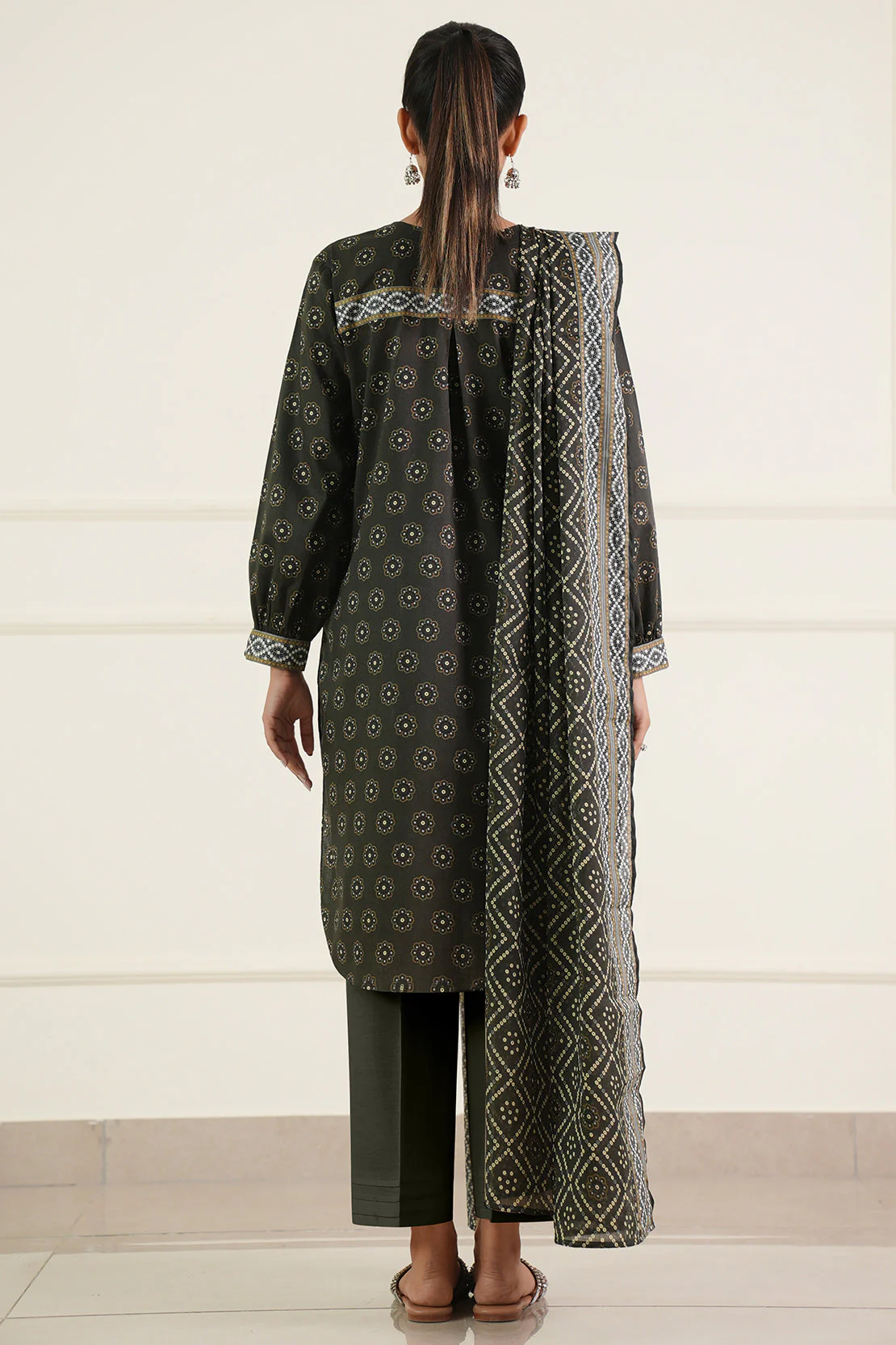 Unstitched Printed Lawn 3 Piece - Image 4