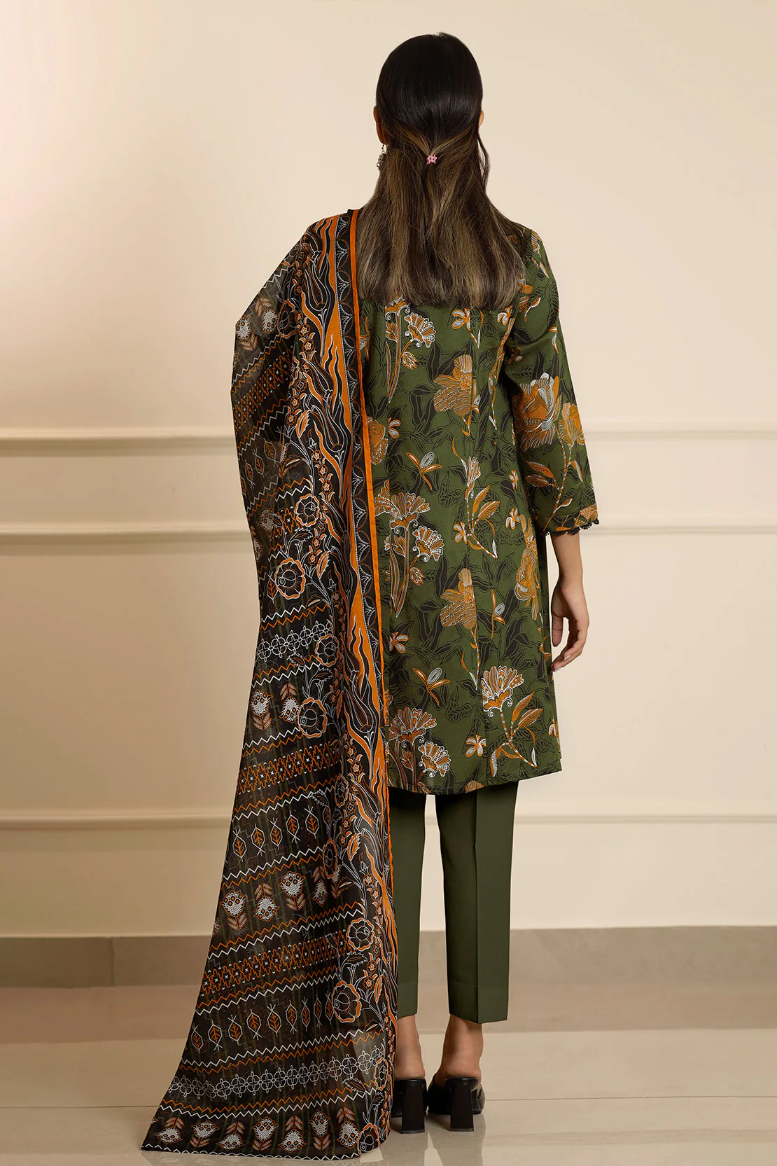 Unstitched Printed Lawn 3 Piece - Image 3