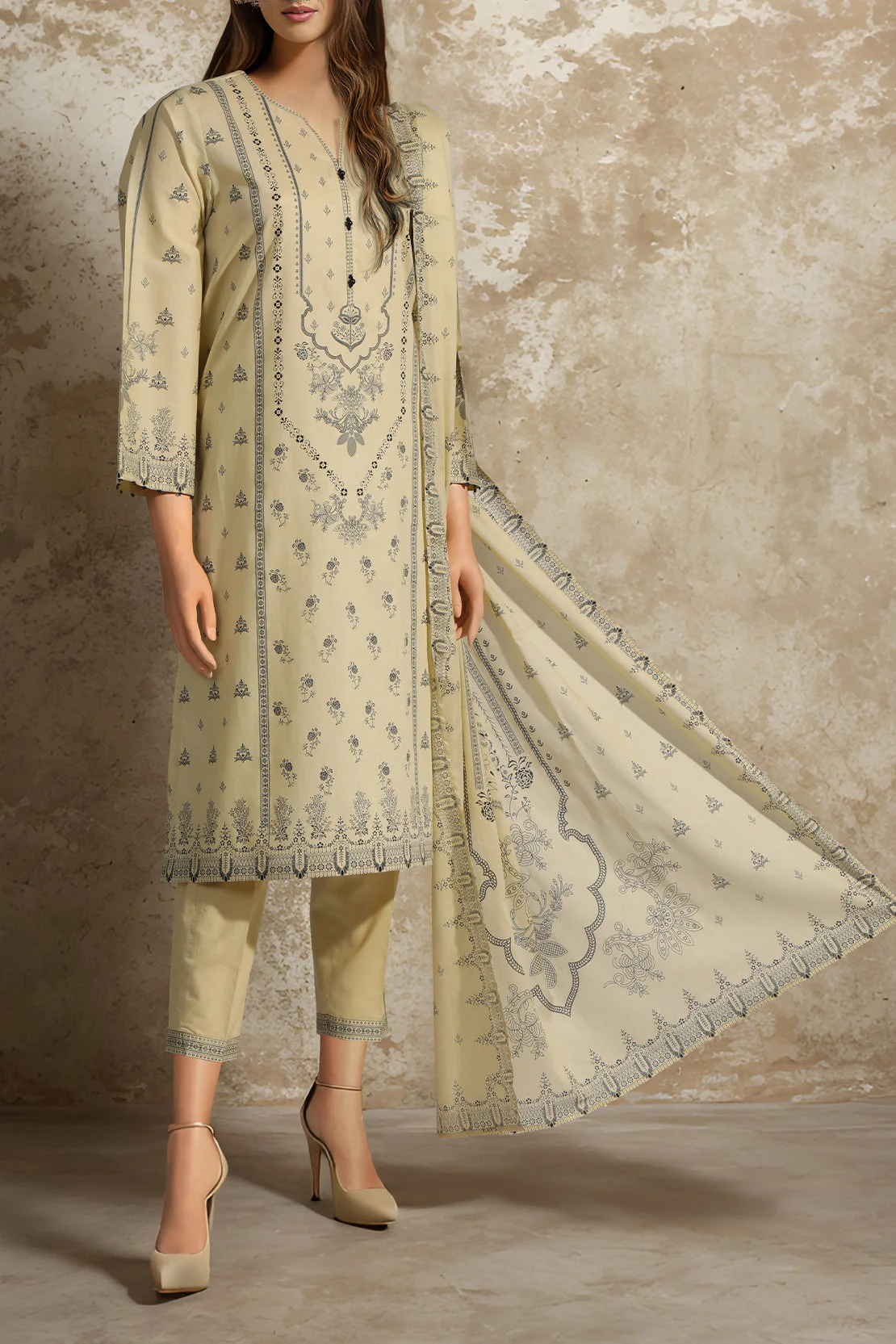 Unstitched Printed Lawn 3 Piece With Lawn Dupatta - Image 2