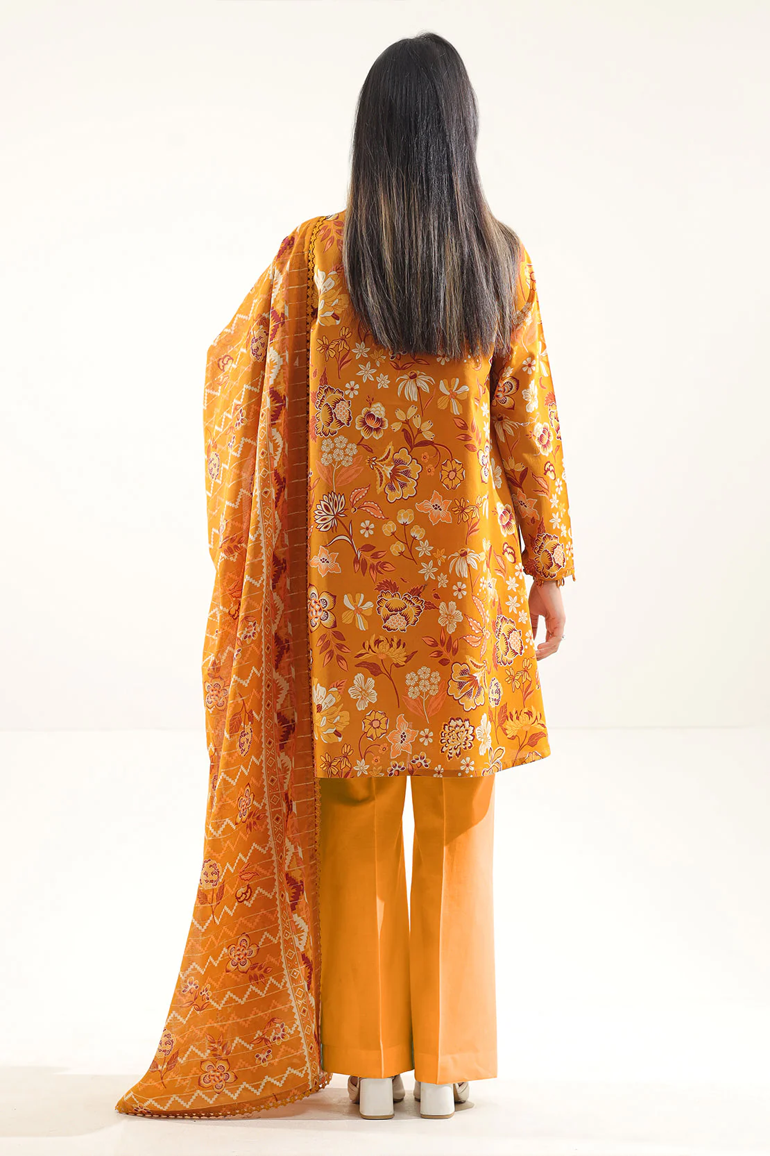 Unstitched Printed Lawn 3 Piece With Zari Dupatta - Image 2