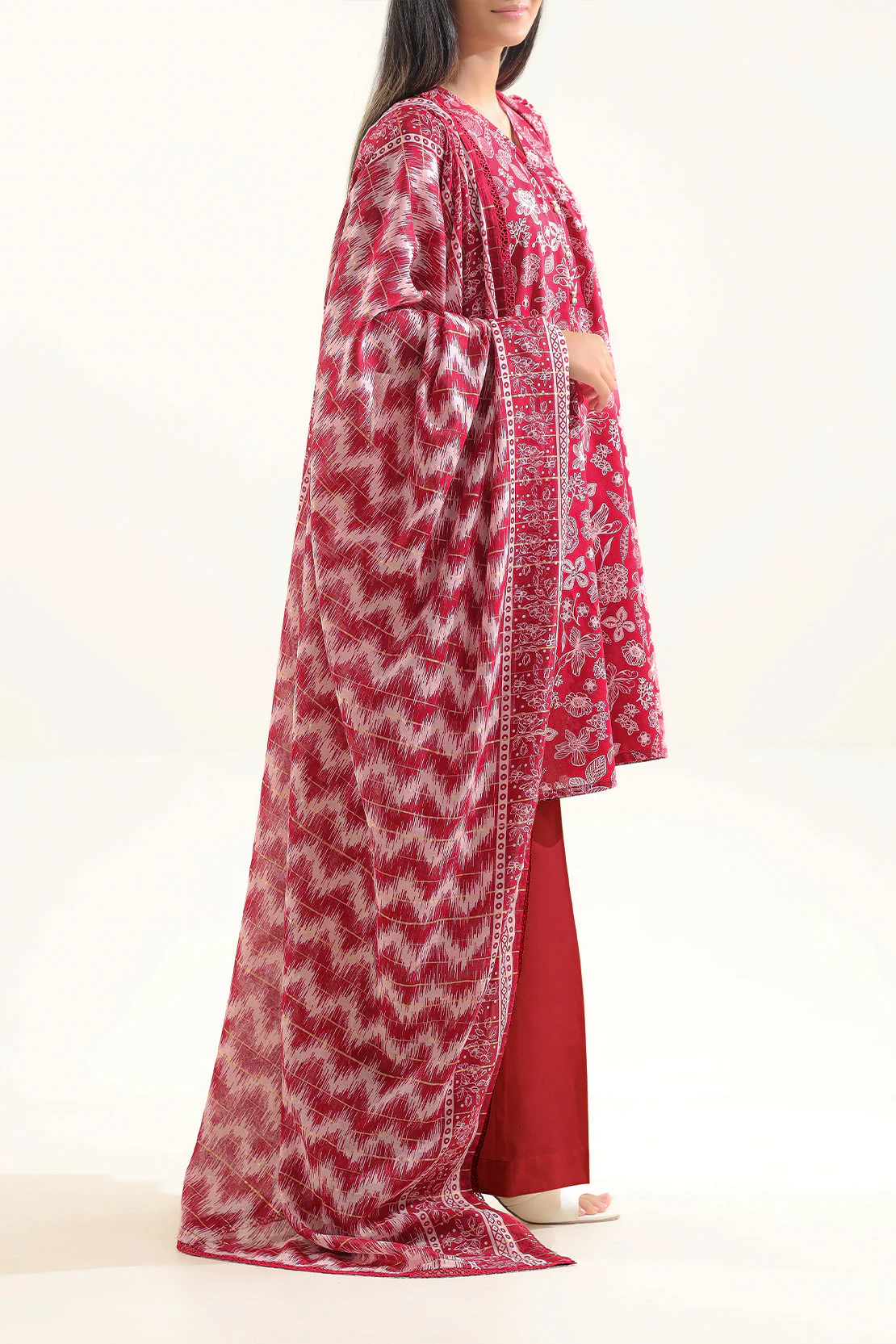 Unstitched Printed Lawn 3 Piece With Zari Dupatta - Image 3