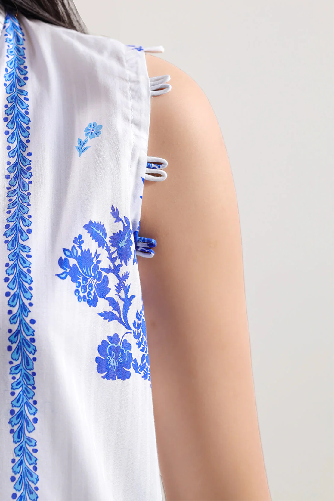 Unstitched Printed Lawn 3 Piece - Image 5