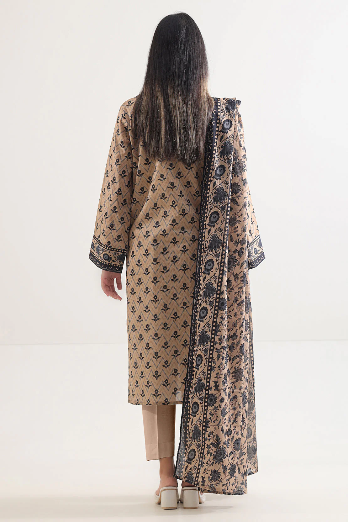 Unstitched Printed Lawn 3 Piece - Image 4