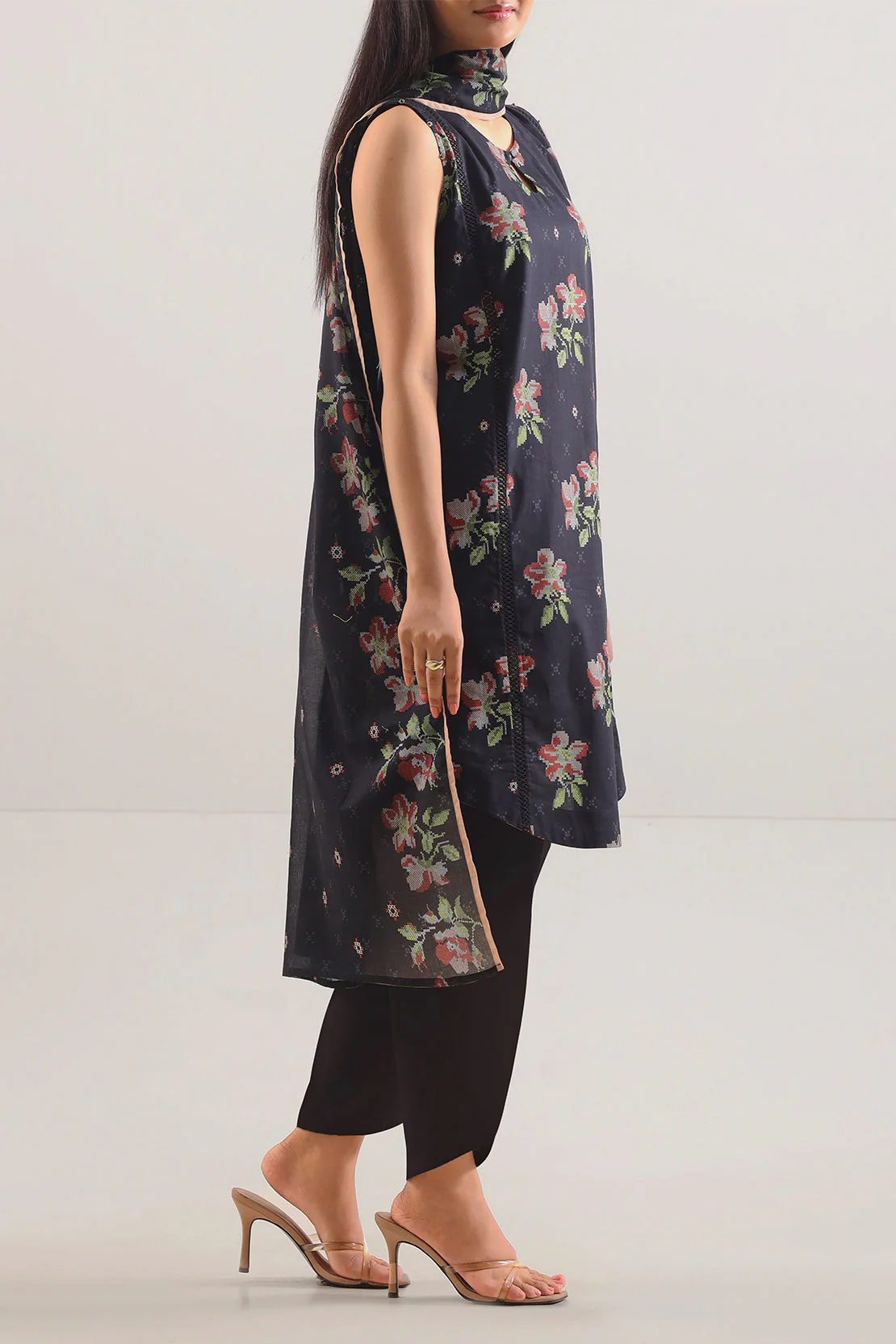 Unstitched Printed Lawn 3 Piece - Image 3