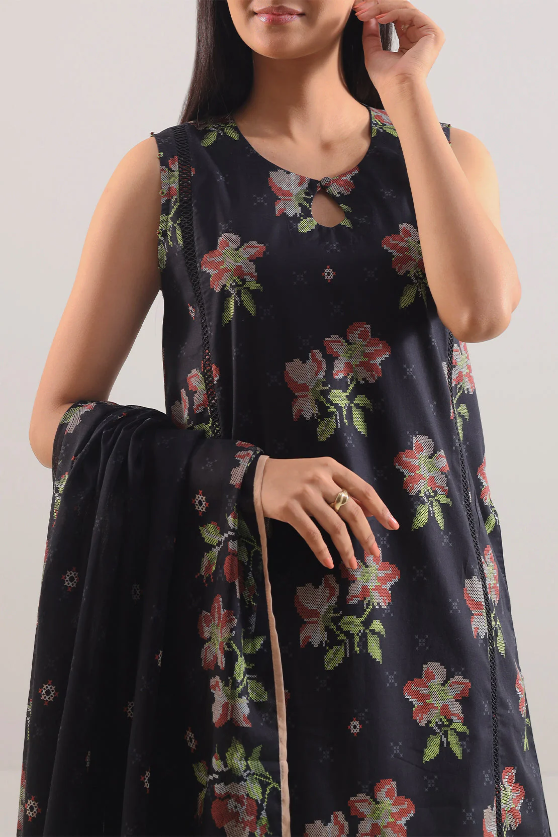 Unstitched Printed Lawn 3 Piece - Image 4