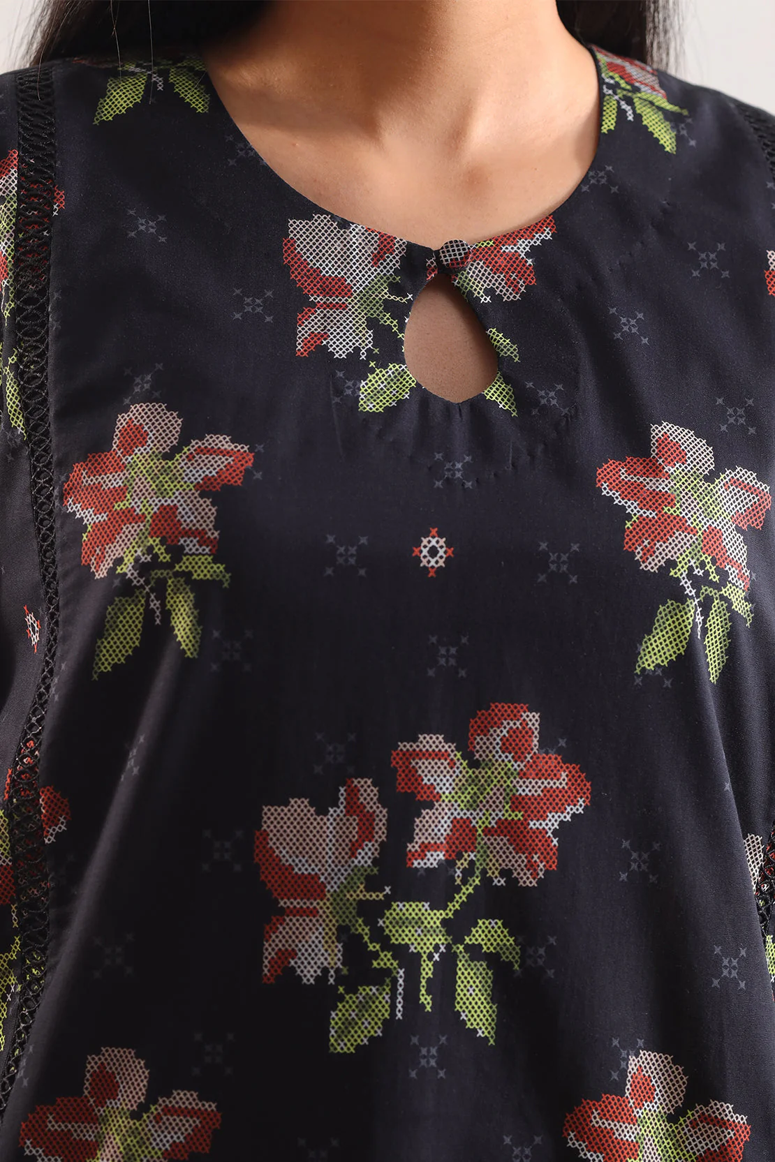 Unstitched Printed Lawn 3 Piece - Image 5