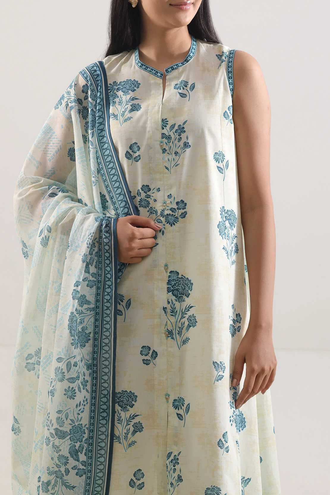Unstitched Printed Lawn 3 Piece - Image 4