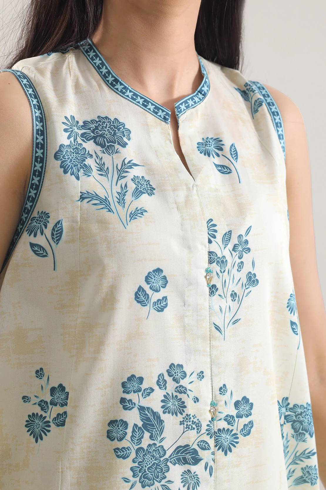 Unstitched Printed Lawn 3 Piece - Image 5