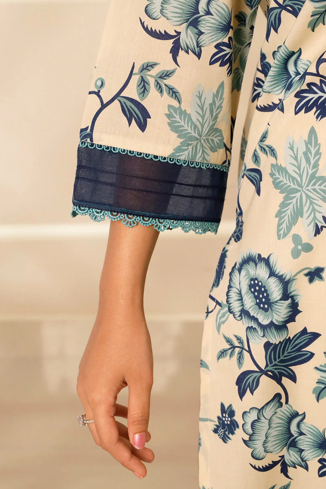 Unstitched Printed Lawn 3 Piece - Image 7