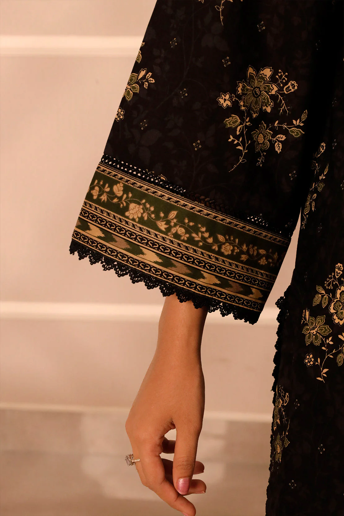 Unstitched Printed Lawn 3 Piece - Image 5