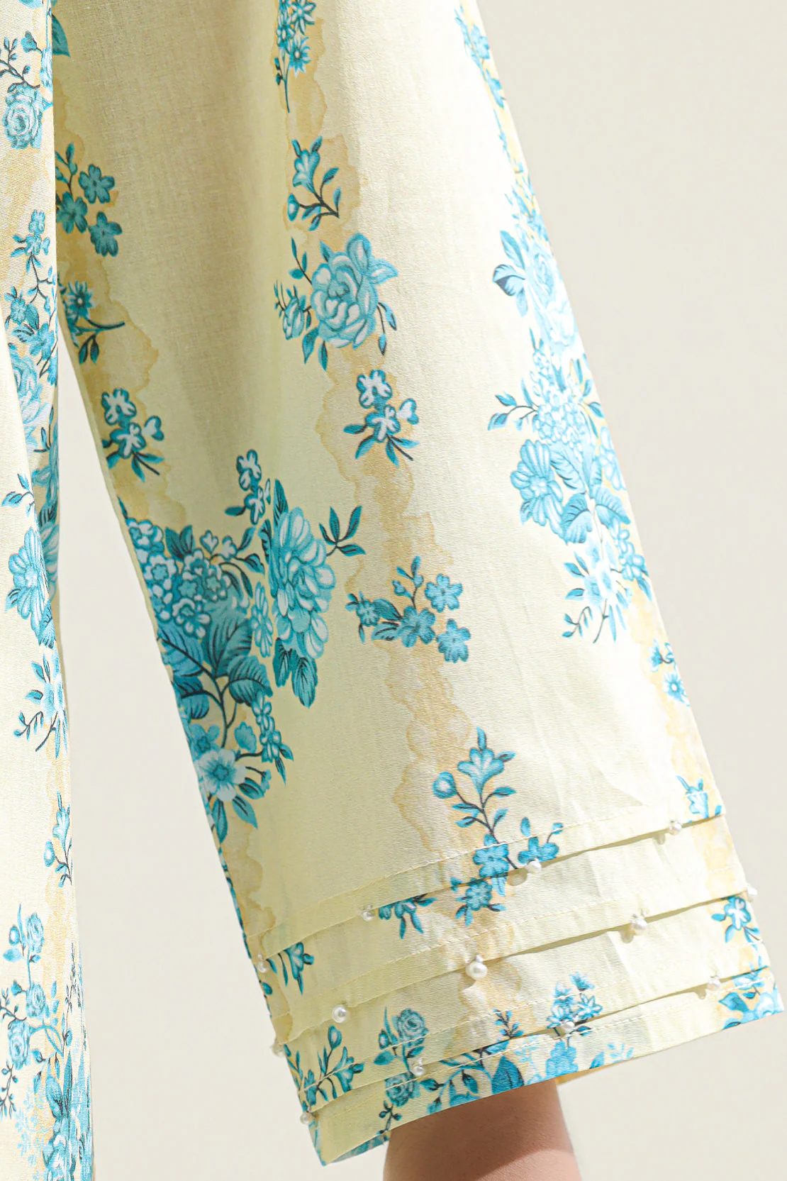 Unstitched Printed Lawn 3 Piece - Image 5