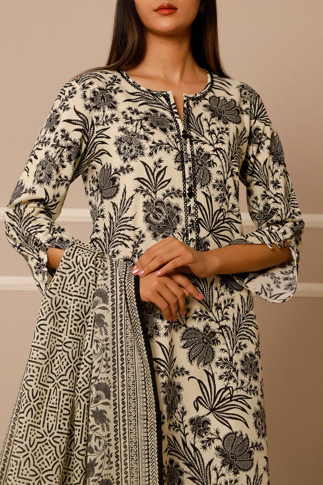Unstitched Printed Lawn 3 Piece - Image 4