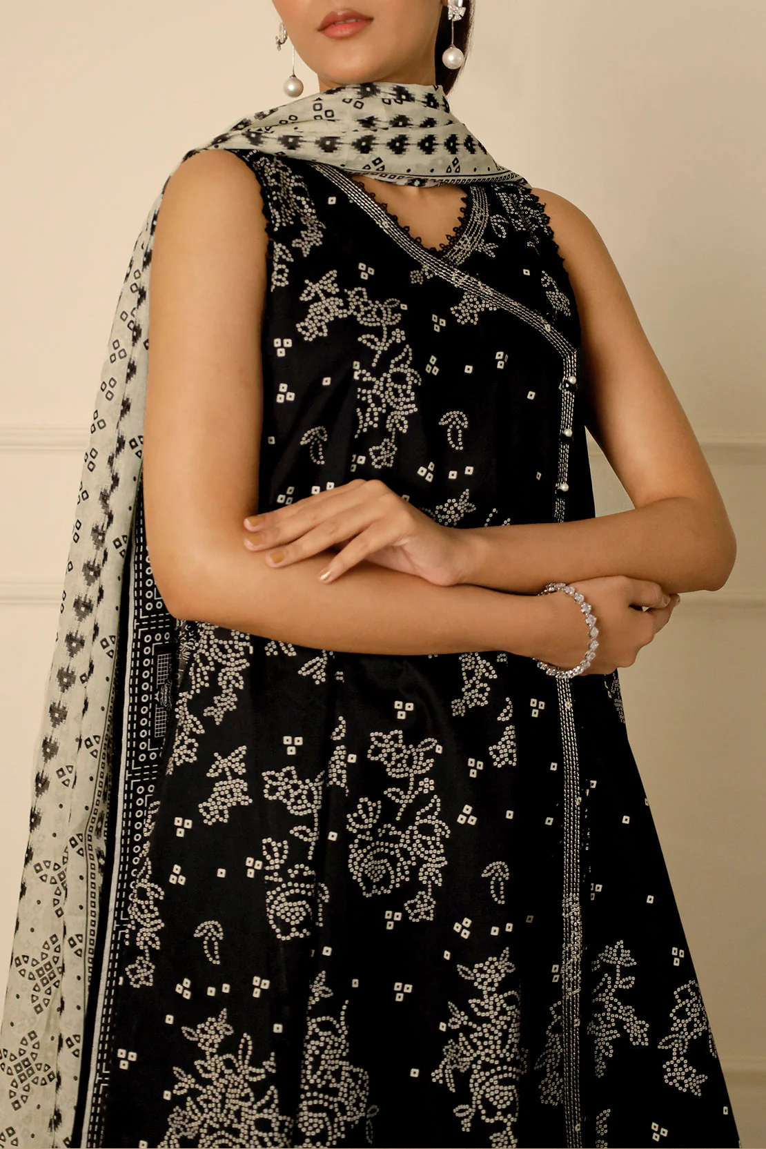 Unstitched Printed Lawn 3 Piece - Image 5