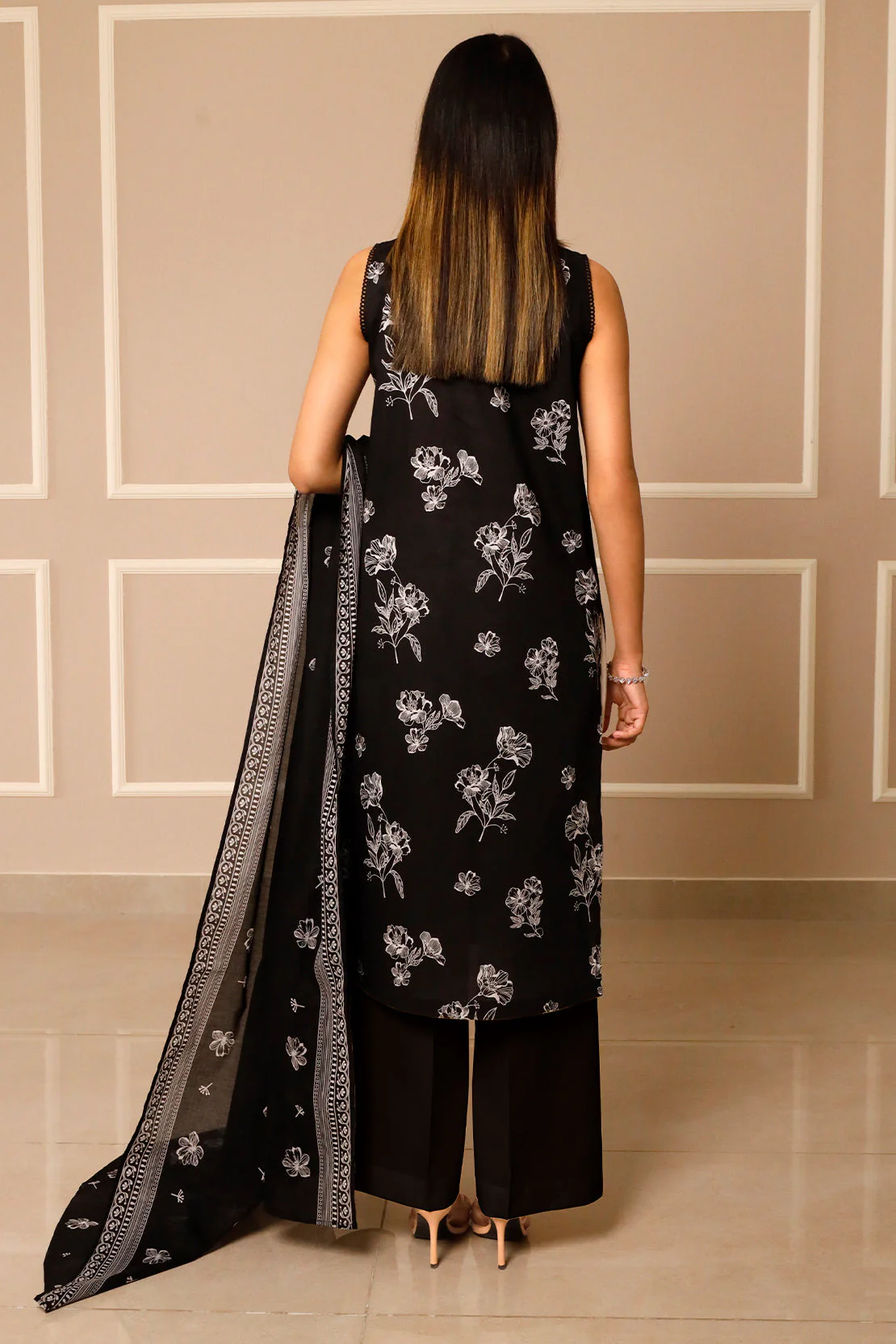 Unstitched Printed Lawn 3 Piece - Image 5