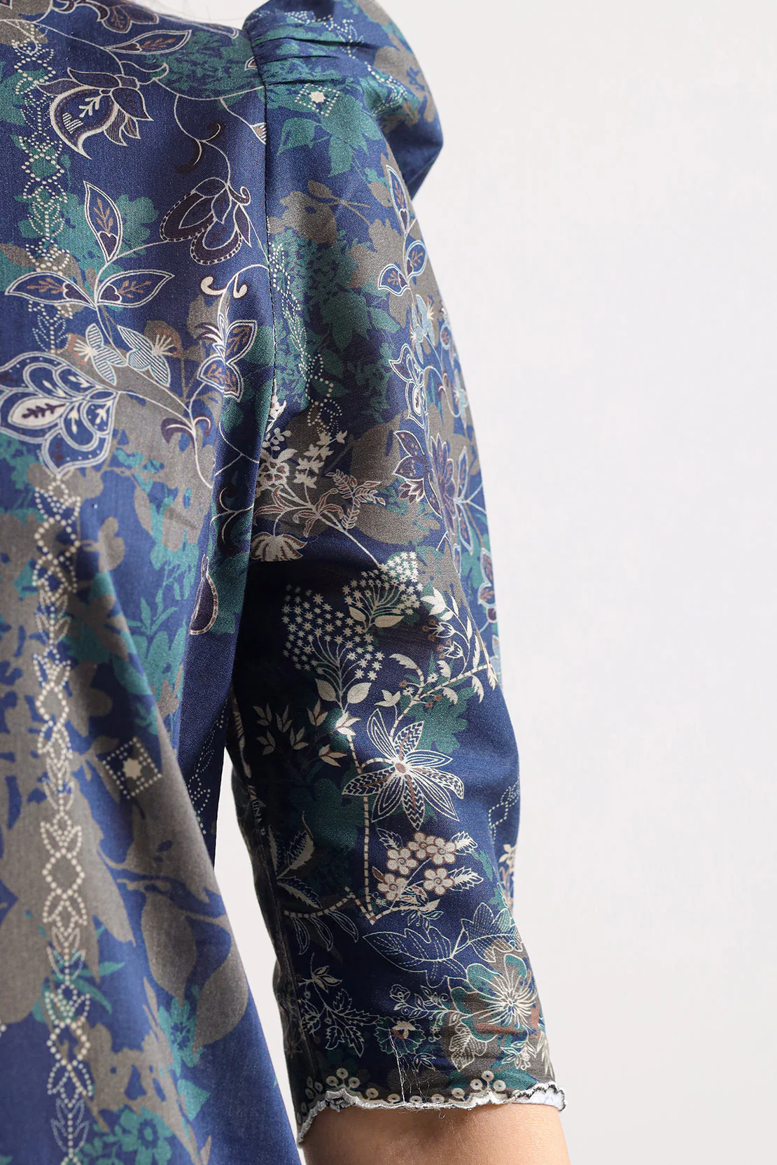Unstitched Printed Lawn 3 Piece - Image 5