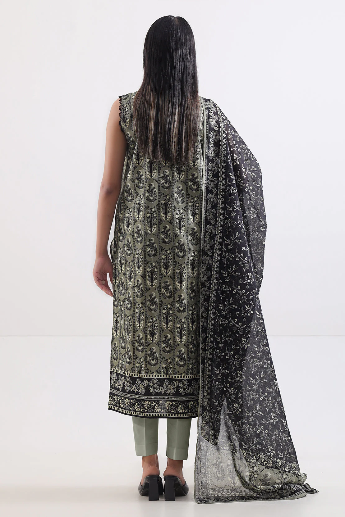 Unstitched Printed Lawn 3 Piece - Image 3