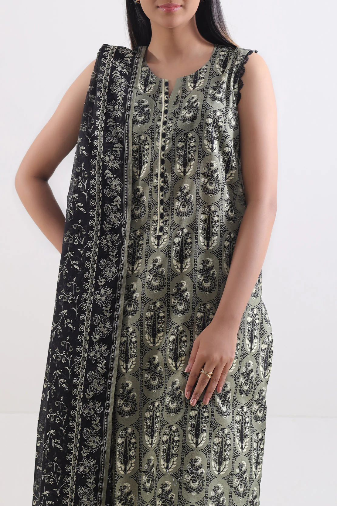 Unstitched Printed Lawn 3 Piece - Image 4