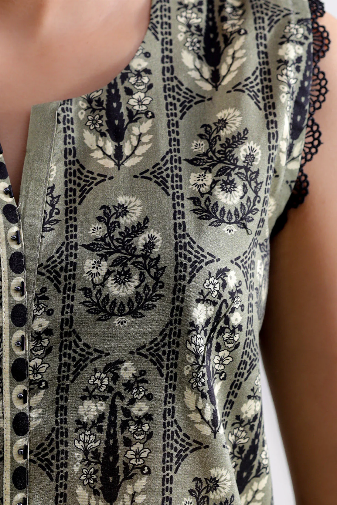 Unstitched Printed Lawn 3 Piece - Image 4