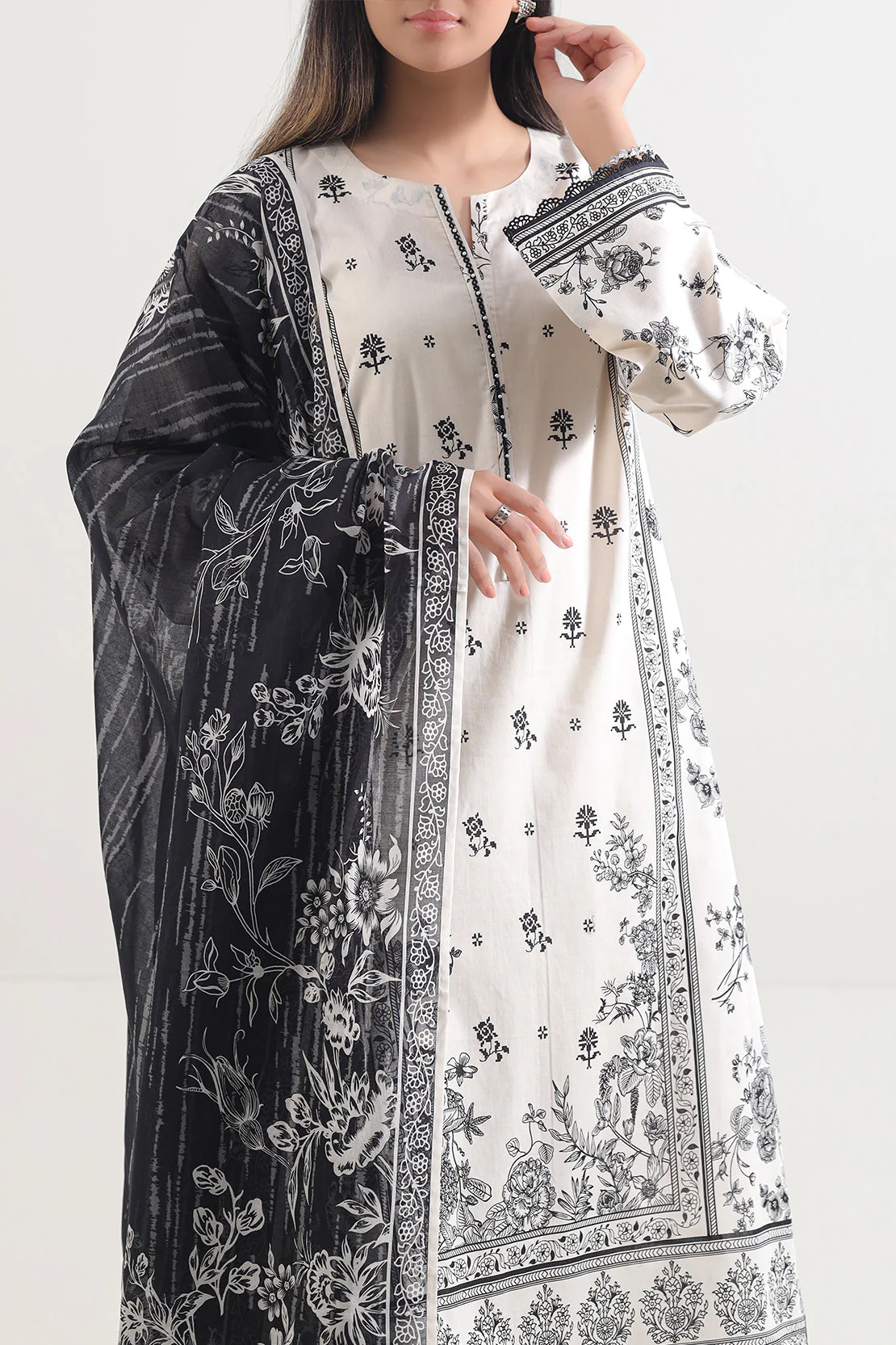 Unstitched Printed Lawn 3 Piece - Image 5