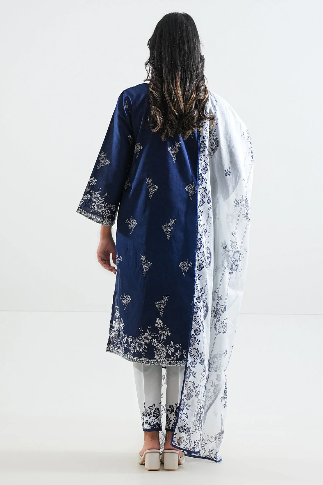 Unstitched Printed Lawn 3 Piece - Image 4