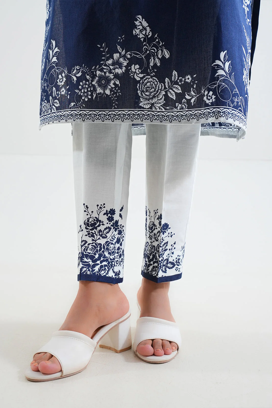 Unstitched Printed Lawn 3 Piece - Image 7