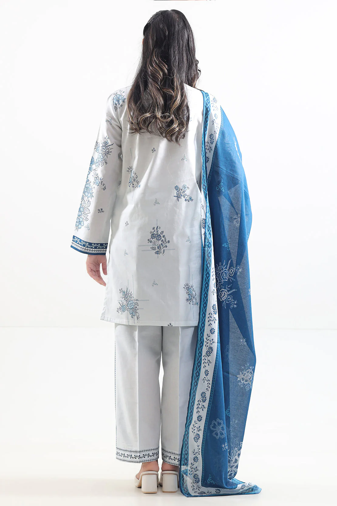 Unstitched Printed Lawn 3 Piece - Image 4