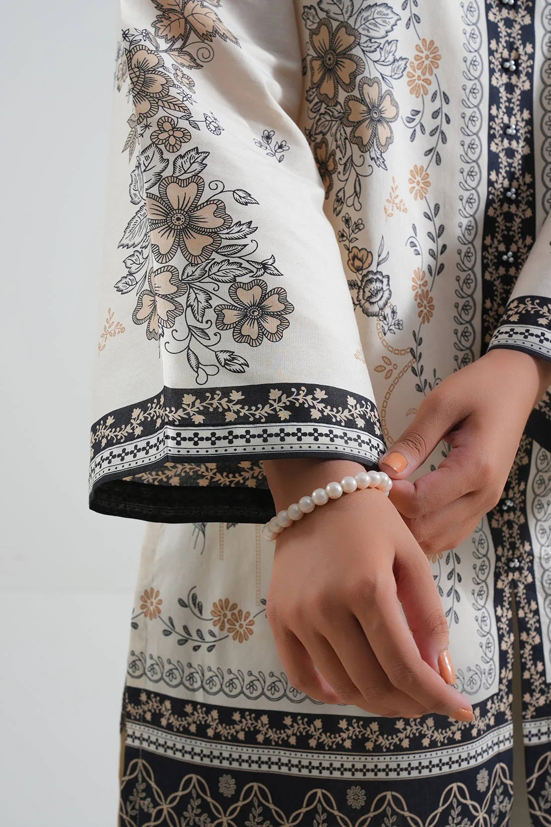 Unstitched Printed Lawn 3 Piece - Image 4