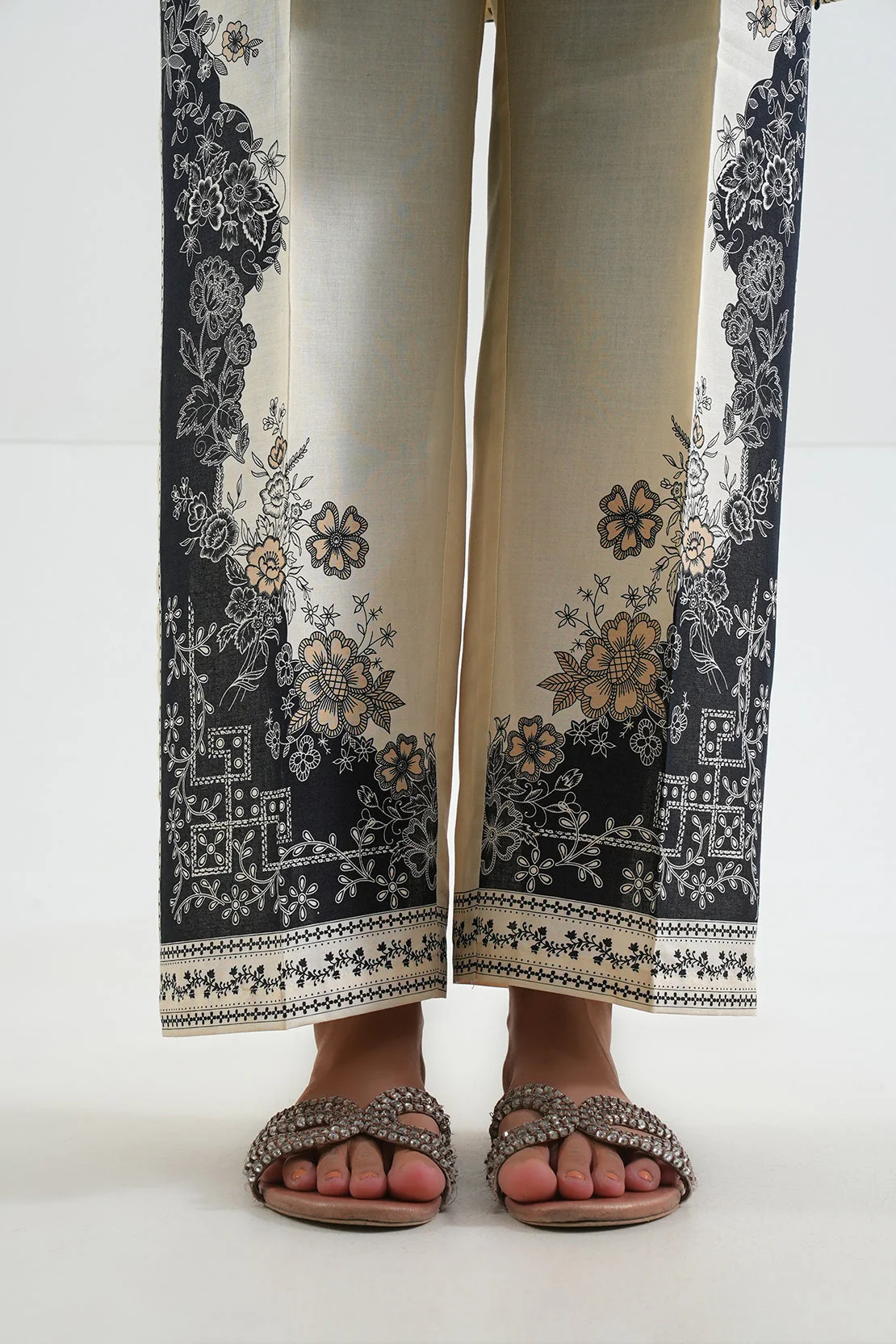 Unstitched Printed Lawn 3 Piece - Image 5