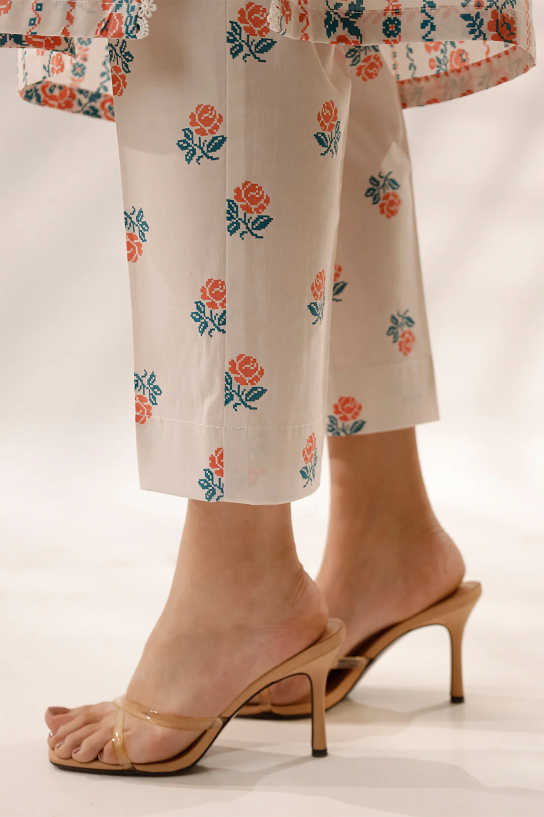 Unstitched Printed Lawn 3 Piece - Image 9