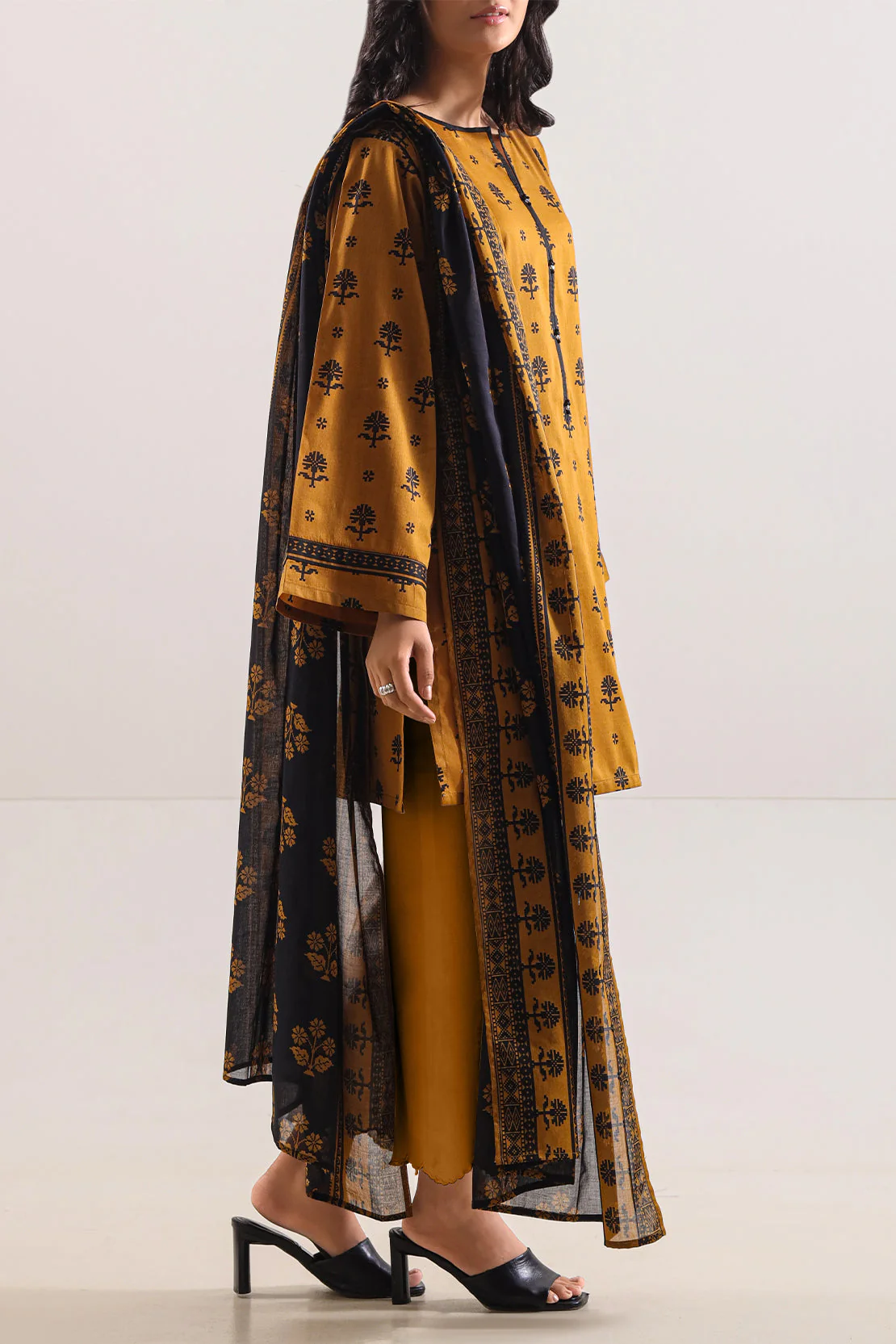 Unstitched Printed Lawn 3 Piece - Image 3