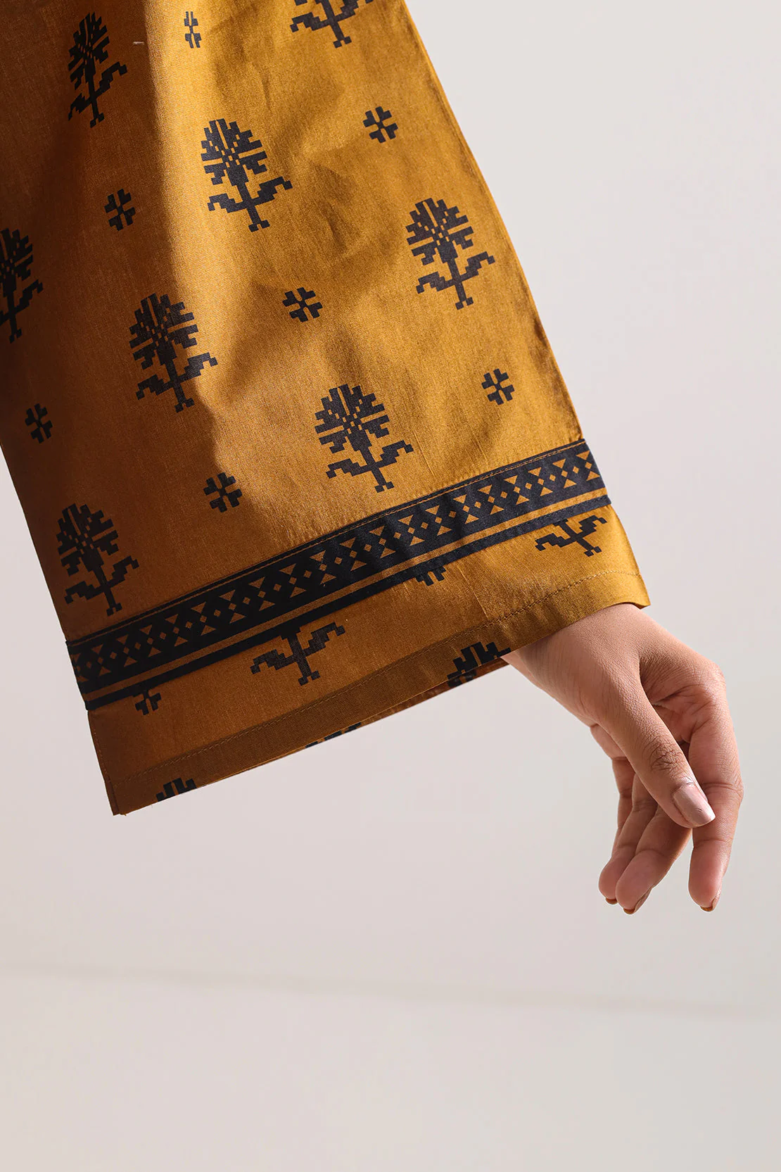 Unstitched Printed Lawn 3 Piece - Image 5