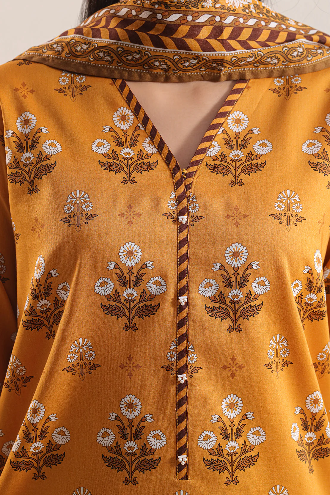 Unstitched Printed Lawn 3 Piece - Image 4