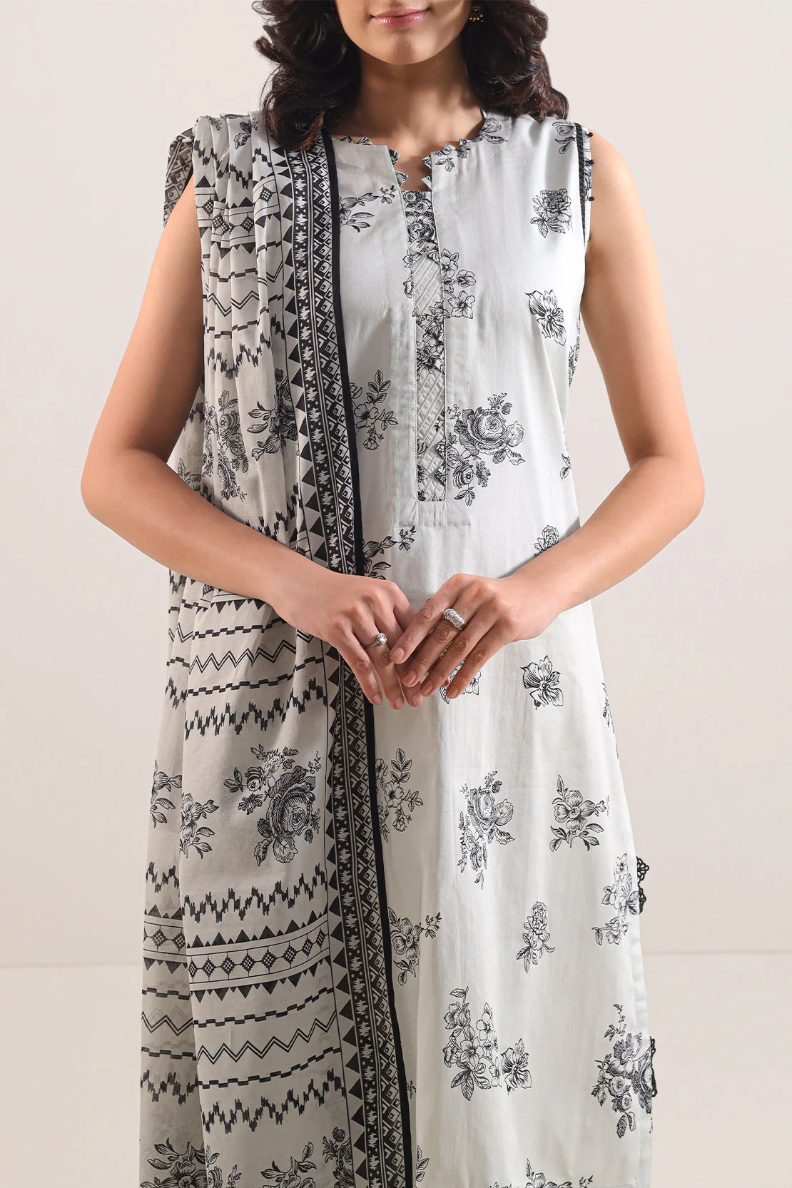 Unstitched Printed Lawn 3 Piece - Image 2